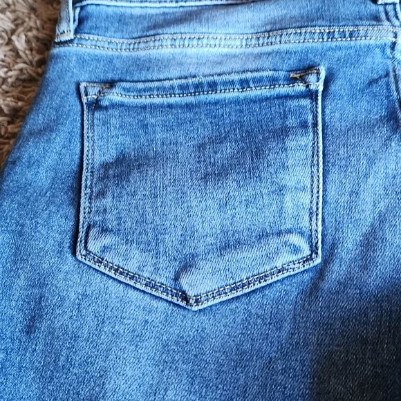 KanCan Distressed Denim Capris Size 13 - Picture 6 of 8